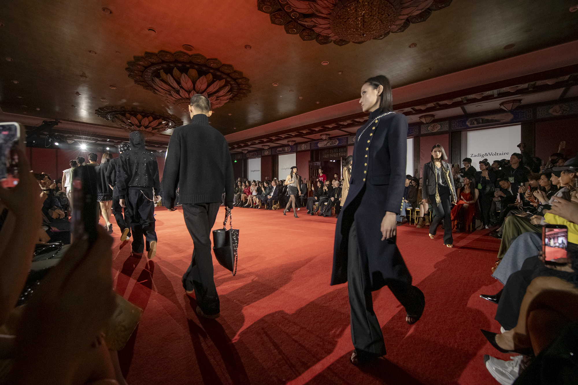 쟈딕앤볼테르, 베이징서 2026 FW 컬렉션 공개... 배우 이성경 참석 3-Image